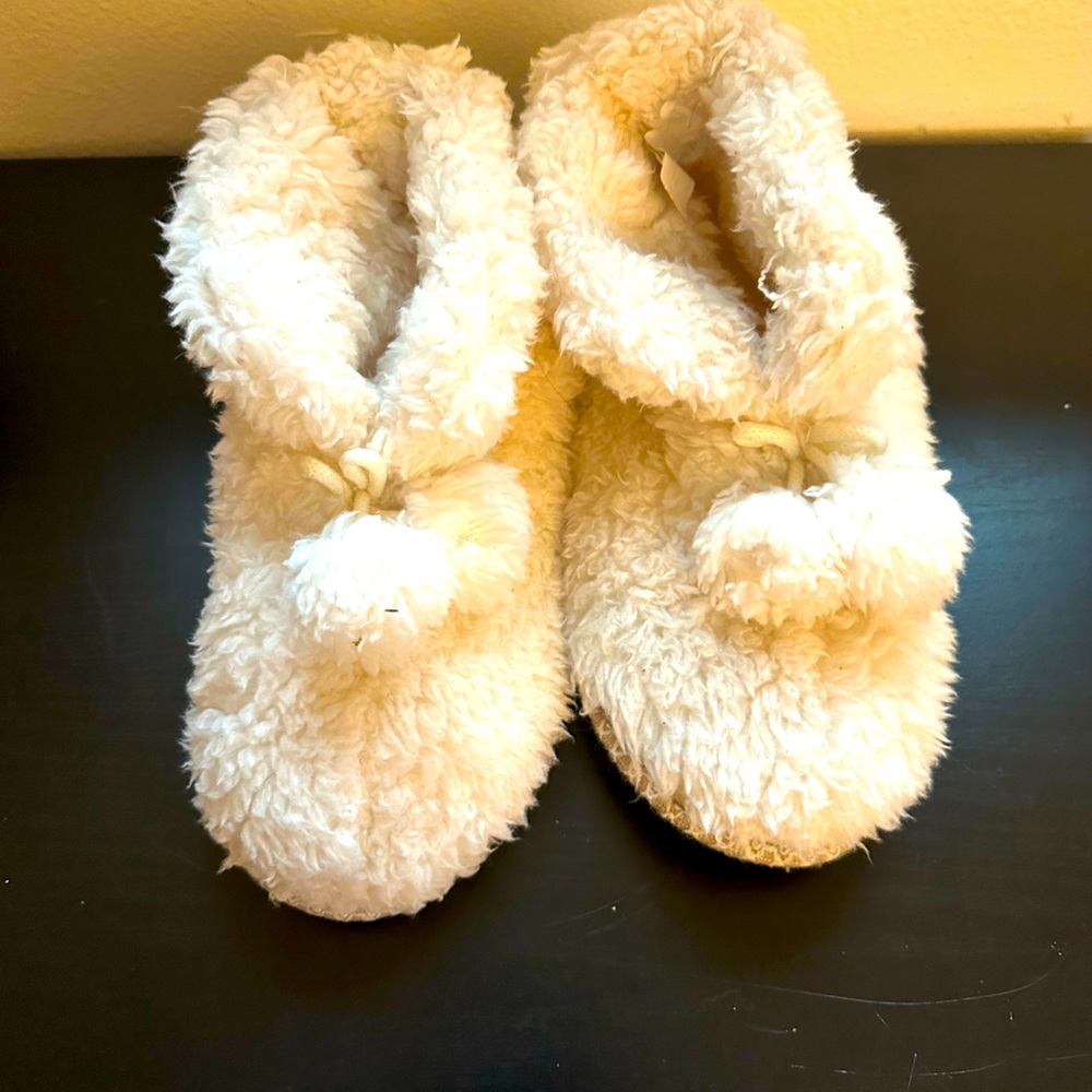 New Muk Luk Cozy Faux Fur Bootie Slippers